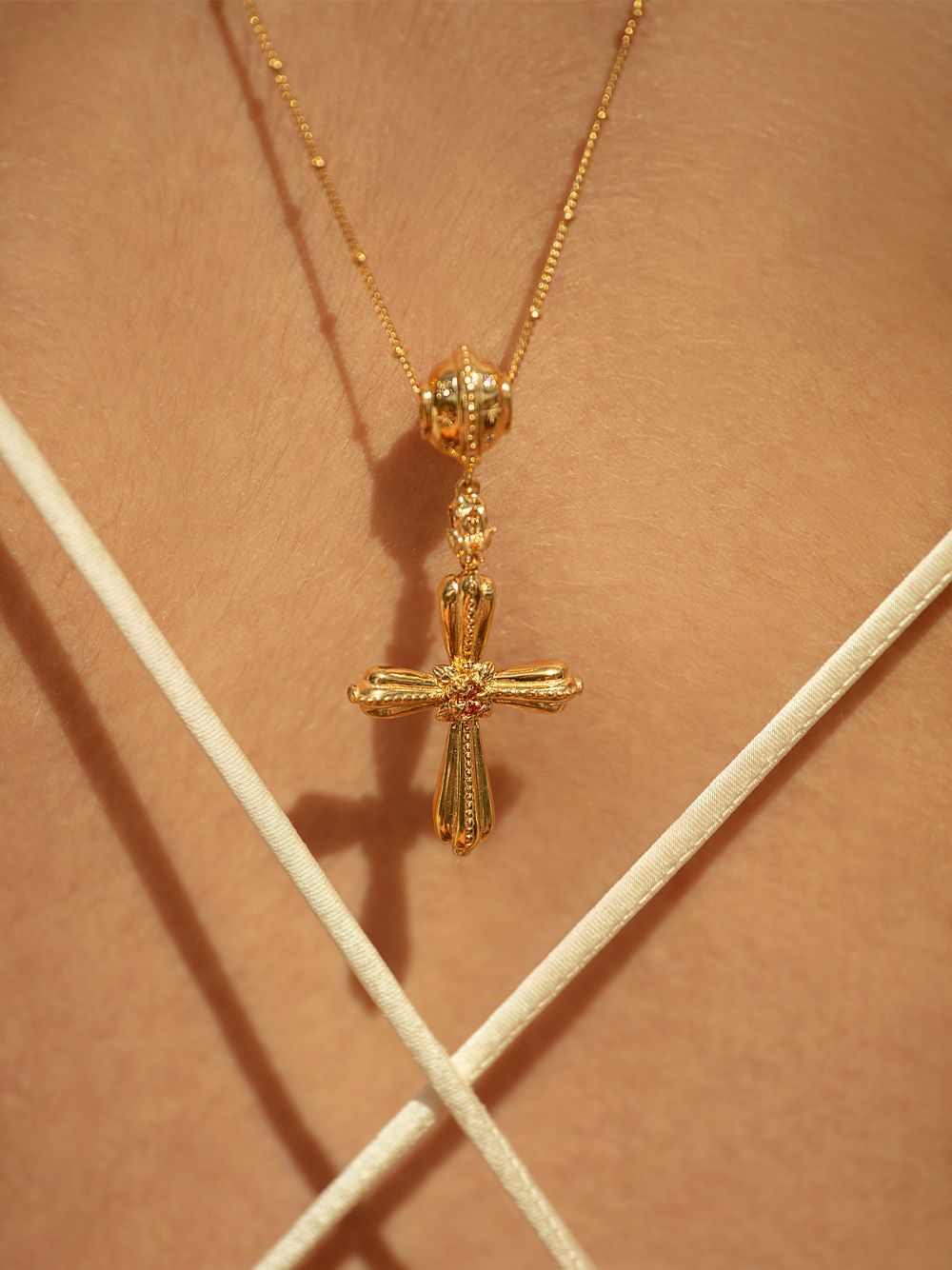 Golden Cross Champanhe Necklace
