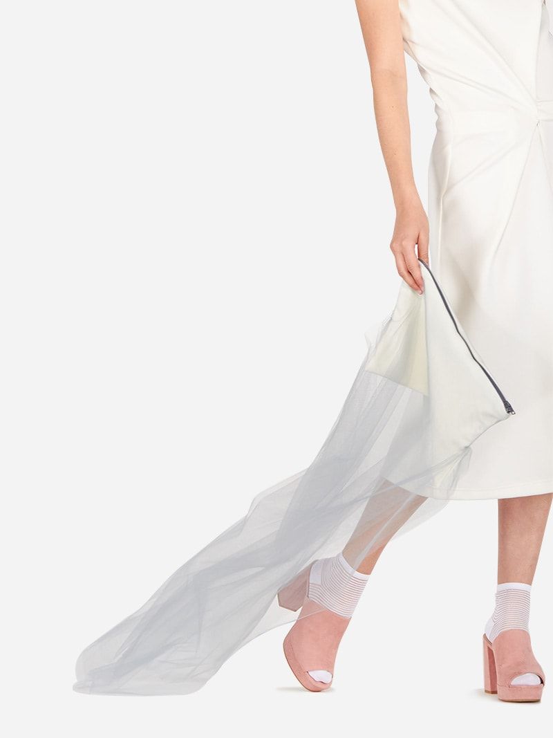 White Clutch on Tulle | Liliana Afonso