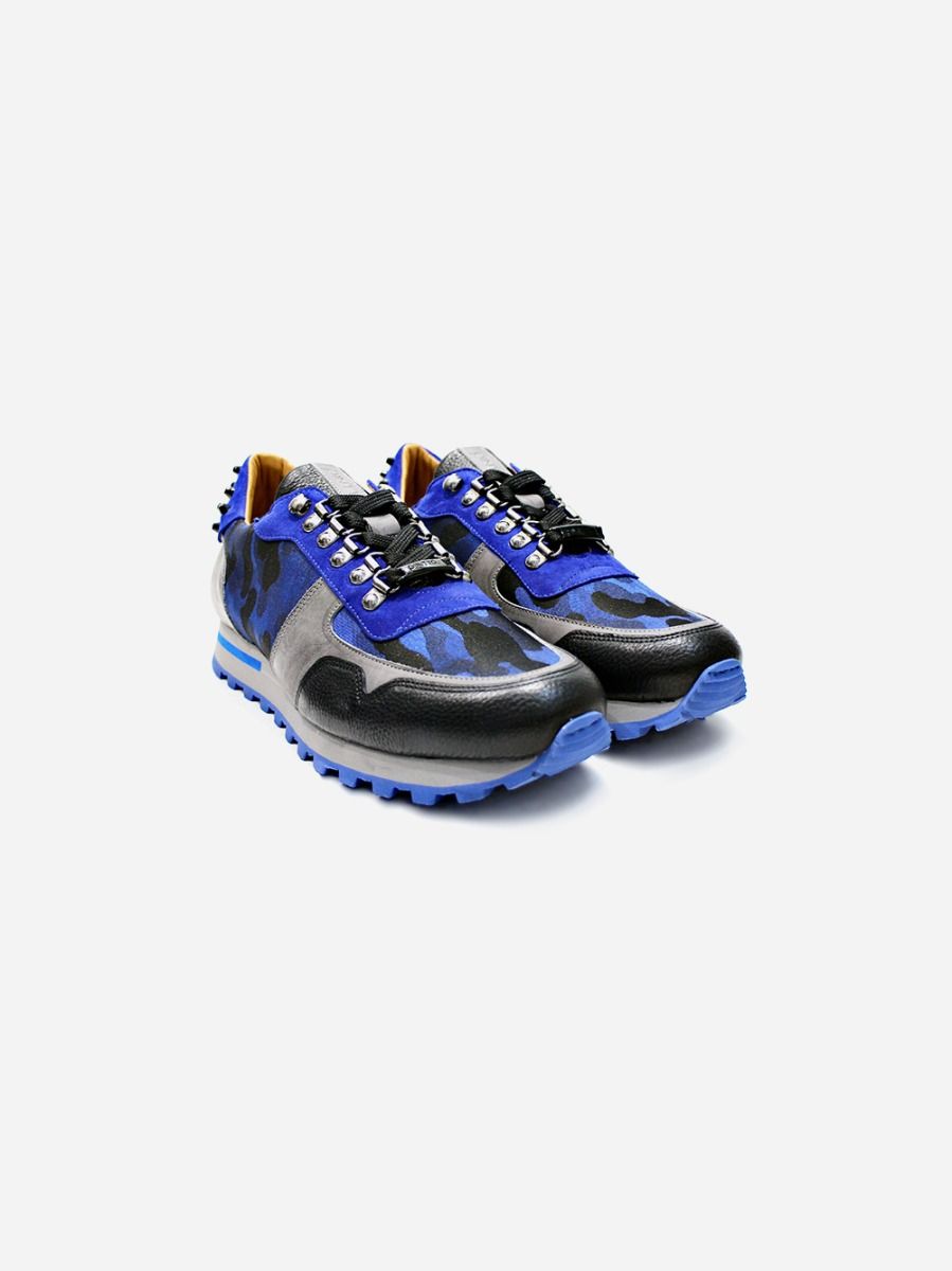    Blue sneakers with camouflage print and studs details. Clips on the shoelaces. Two-toned sole. Lace closure.