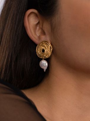 Touch Earrings with pearls
